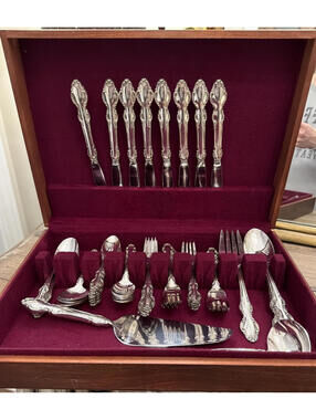 Reed Barton English Crown Silverplate Flatware Set 40 Pc w Chest 1968